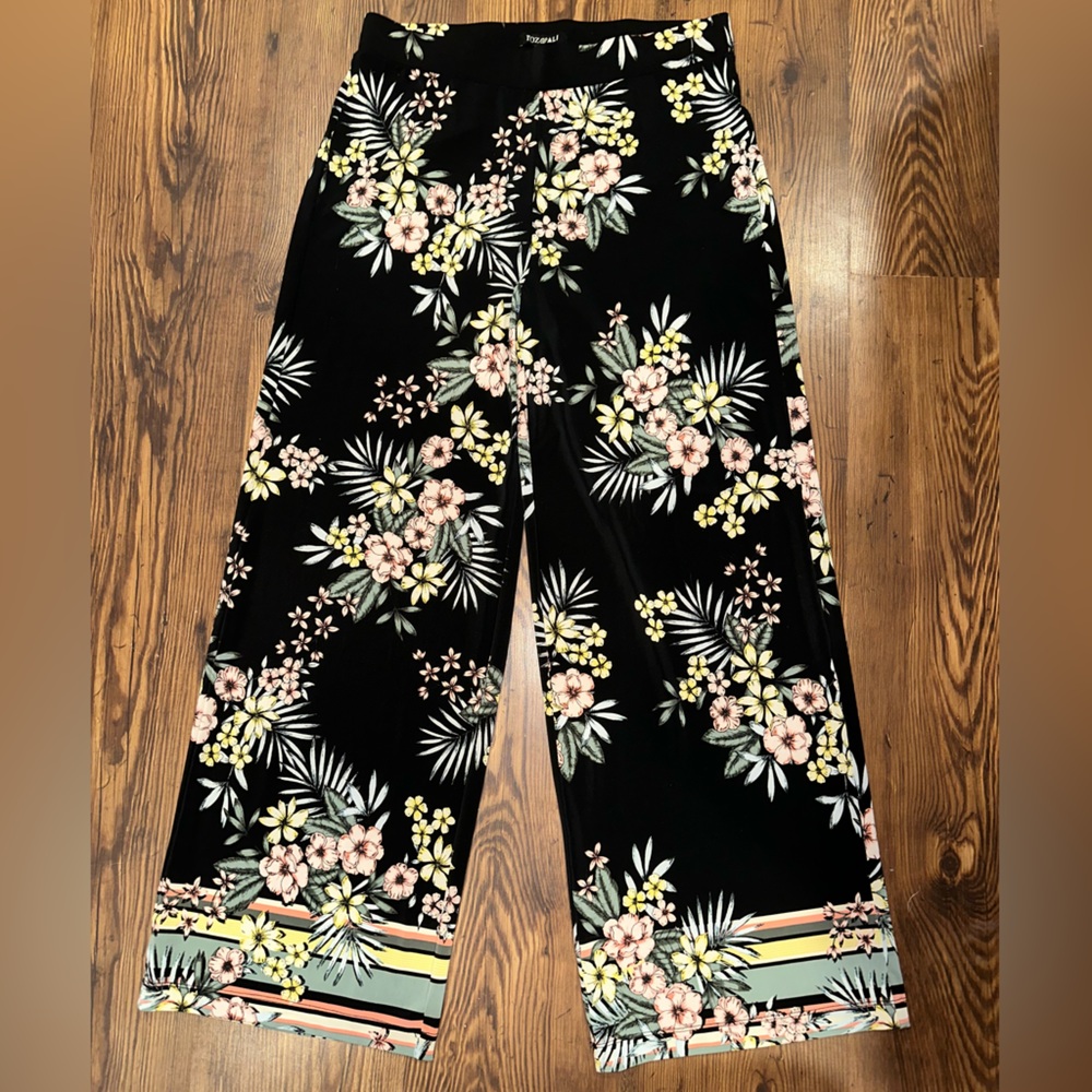 Roz & Ali black pants with floral print, size M